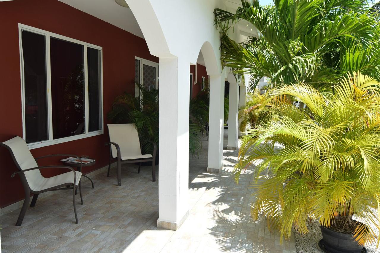 Ladybugs Apartments Palm Beach Eksteriør billede